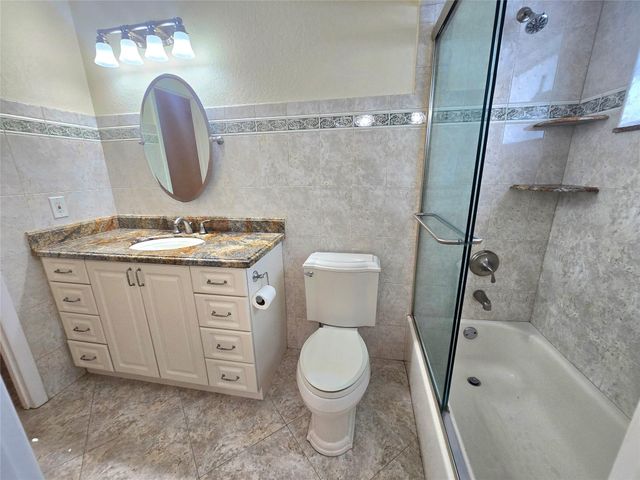 3531 NW 50th Ave 609, Lauderdale Lakes, FL 33319