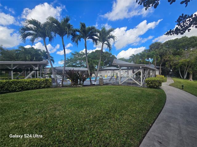 3531 NW 50th Ave 609, Lauderdale Lakes, FL 33319