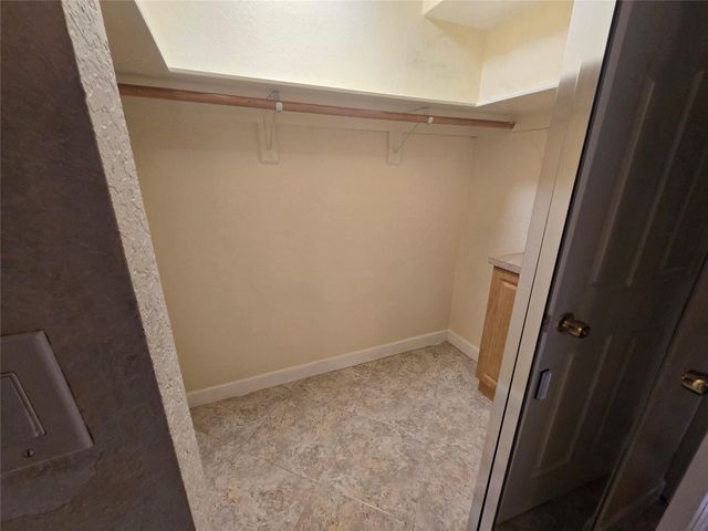 3531 NW 50th Ave 609, Lauderdale Lakes, FL 33319