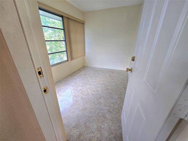 3531 NW 50th Ave 609, Lauderdale Lakes, FL 33319