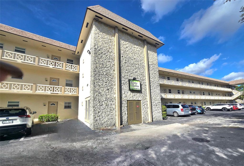 3531 NW 50th Ave 609, Lauderdale Lakes, FL 33319