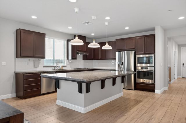 183 Michael Cox Ln, Tracy, CA 95377