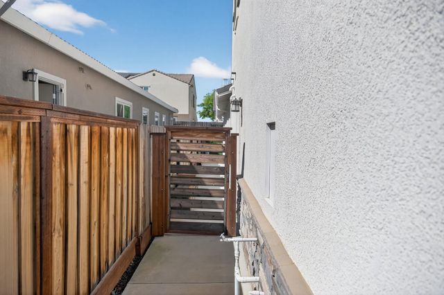 183 Michael Cox Ln, Tracy, CA 95377