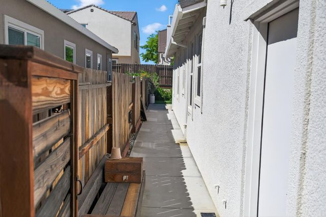 183 Michael Cox Ln, Tracy, CA 95377