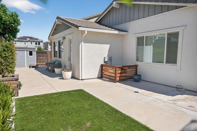 183 Michael Cox Ln, Tracy, CA 95377