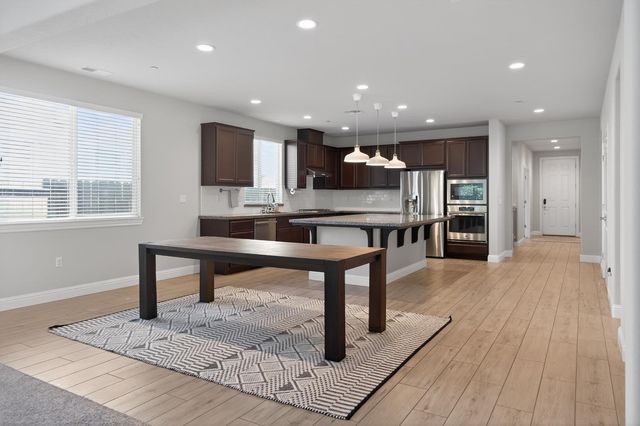 183 Michael Cox Ln, Tracy, CA 95377