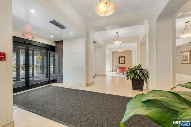 555 North Avenue 23S, Fort Lee, NJ 07024