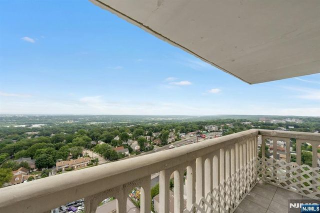 555 North Avenue 23S, Fort Lee, NJ 07024