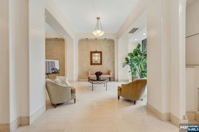 555 North Avenue 23S, Fort Lee, NJ 07024