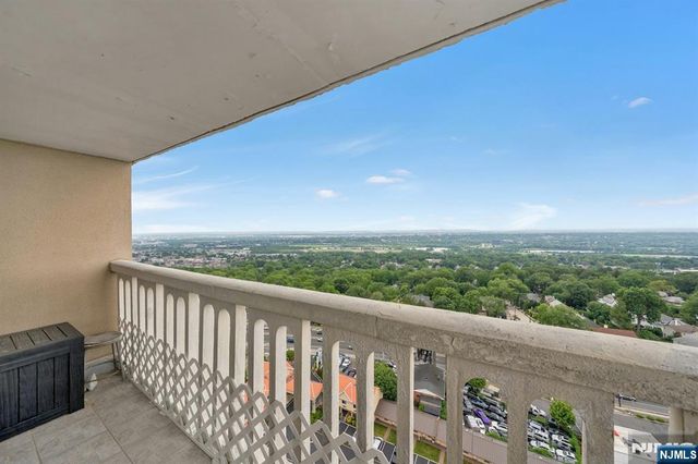 555 North Avenue 23S, Fort Lee, NJ 07024