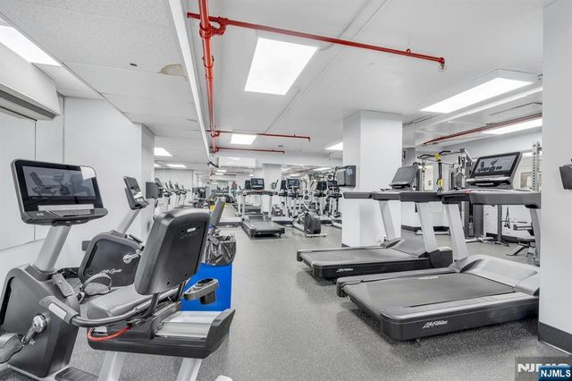 555 North Avenue 23S, Fort Lee, NJ 07024