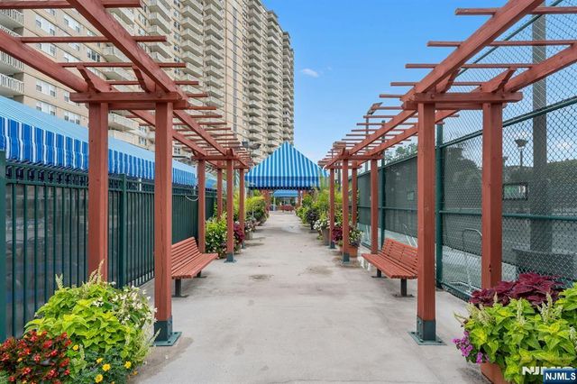 555 North Avenue 23S, Fort Lee, NJ 07024