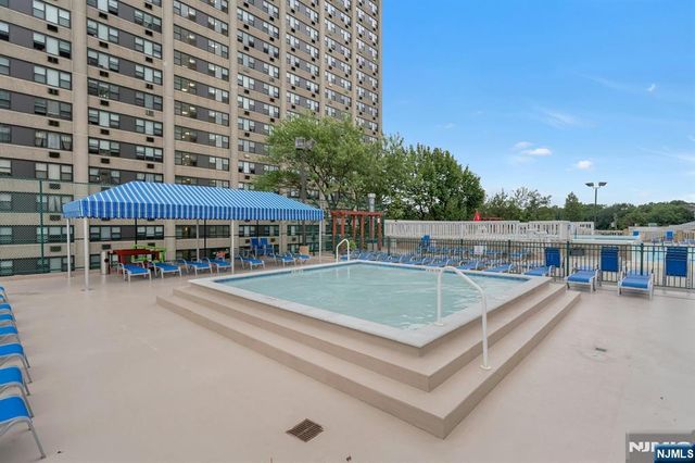 555 North Avenue 23S, Fort Lee, NJ 07024