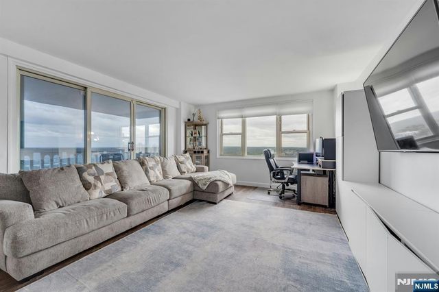 555 North Avenue 23S, Fort Lee, NJ 07024