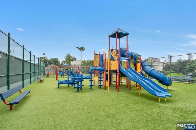 555 North Avenue 23S, Fort Lee, NJ 07024