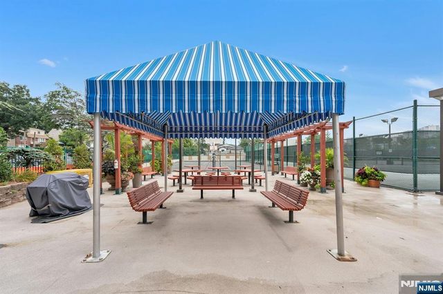 555 North Avenue 23S, Fort Lee, NJ 07024