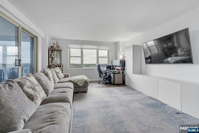 555 North Avenue 23S, Fort Lee, NJ 07024