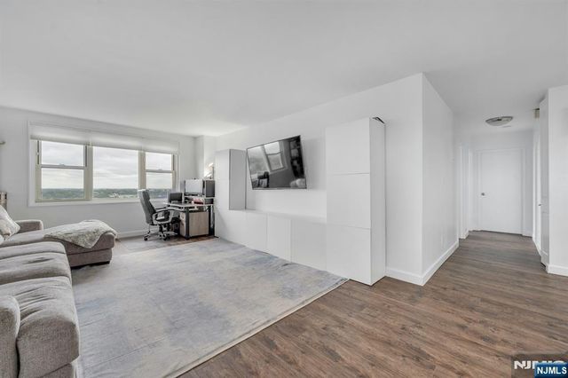 555 North Avenue 23S, Fort Lee, NJ 07024