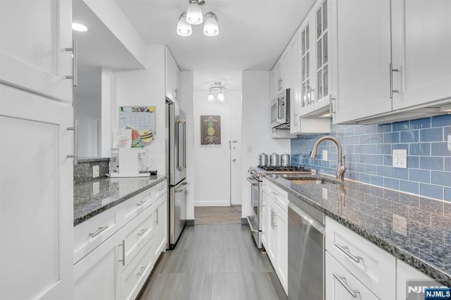 555 North Avenue 23S, Fort Lee, NJ 07024