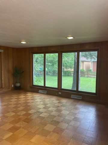 8245 Baring Avenue, Munster, IN 46321