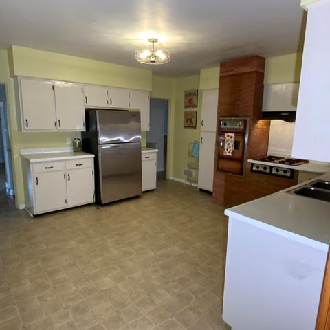 8245 Baring Avenue, Munster, IN 46321