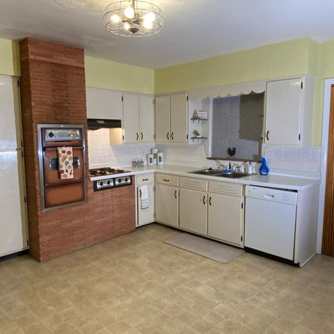 8245 Baring Avenue, Munster, IN 46321