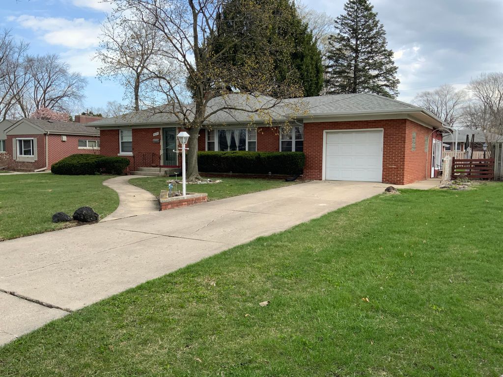 8245 Baring Avenue, Munster, IN 46321