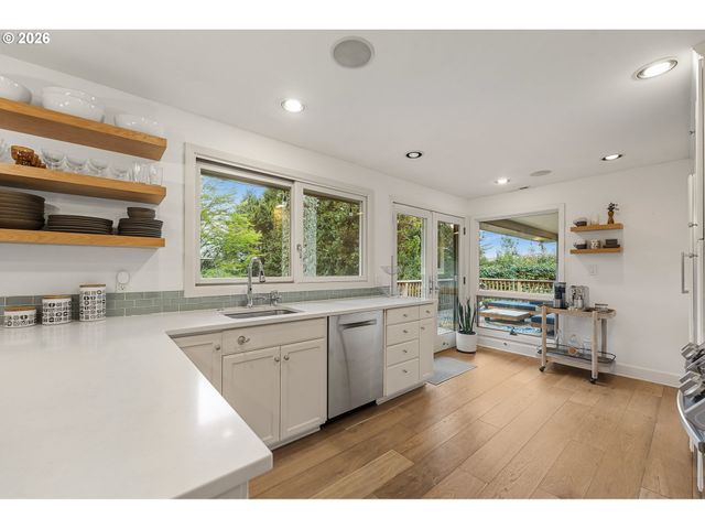 2400 Sw RICHARDSON St, Portland, OR 97239