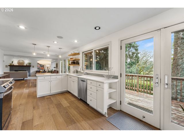 2400 Sw RICHARDSON St, Portland, OR 97239