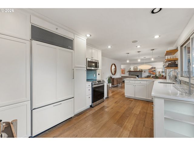 2400 Sw RICHARDSON St, Portland, OR 97239