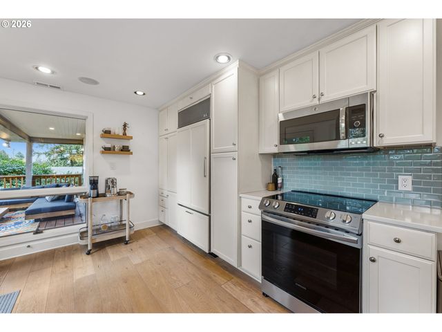 2400 Sw RICHARDSON St, Portland, OR 97239