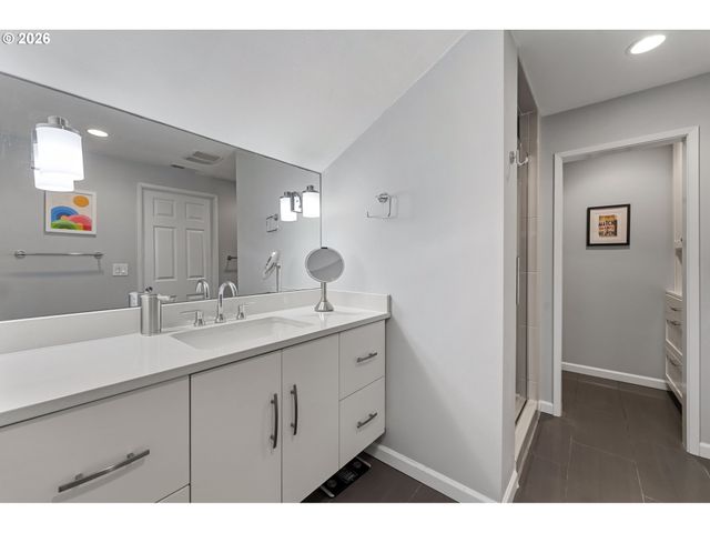 2400 Sw RICHARDSON St, Portland, OR 97239