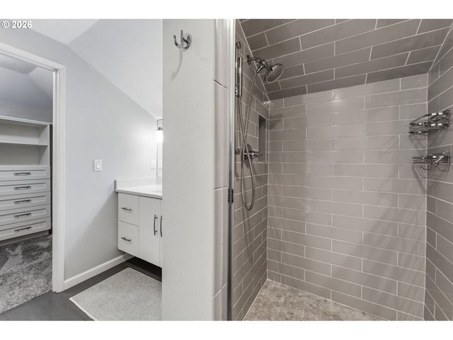 2400 Sw RICHARDSON St, Portland, OR 97239