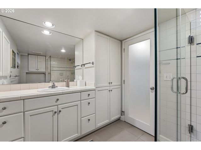 2400 Sw RICHARDSON St, Portland, OR 97239