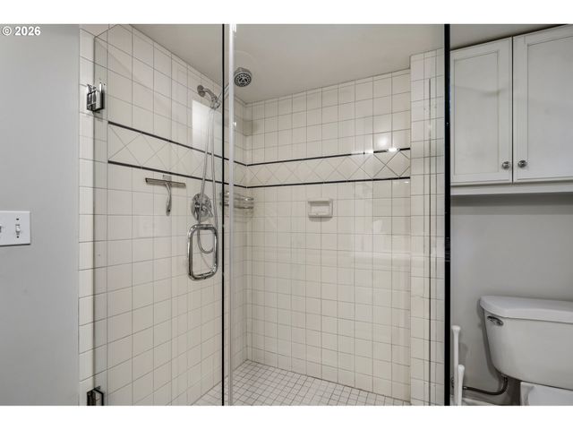 2400 Sw RICHARDSON St, Portland, OR 97239