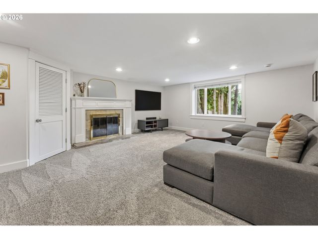 2400 Sw RICHARDSON St, Portland, OR 97239