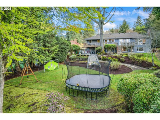 2400 Sw RICHARDSON St, Portland, OR 97239