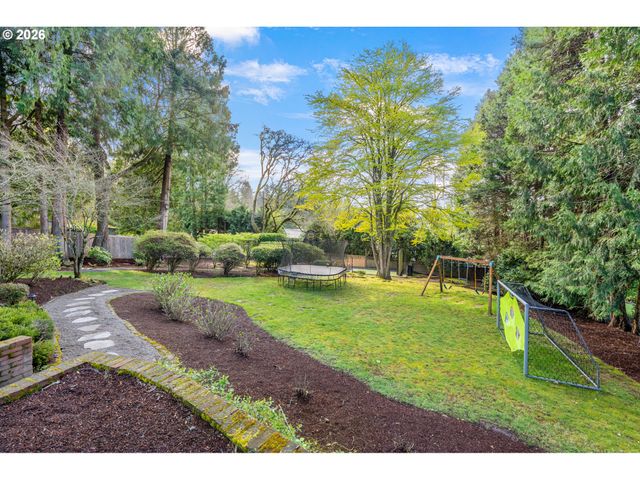 2400 Sw RICHARDSON St, Portland, OR 97239