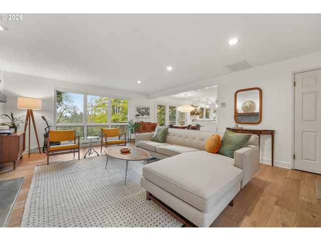 2400 Sw RICHARDSON St, Portland, OR 97239