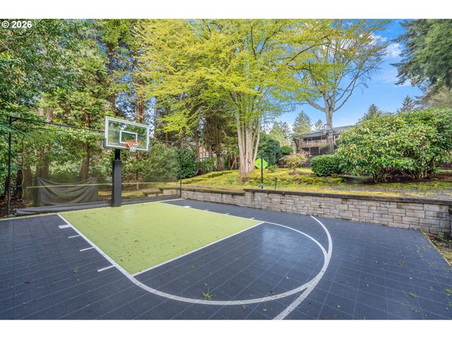 2400 Sw RICHARDSON St, Portland, OR 97239