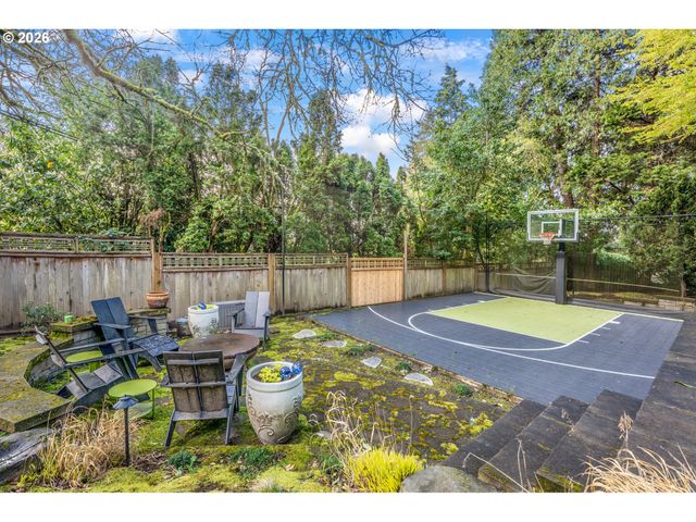 2400 Sw RICHARDSON St, Portland, OR 97239