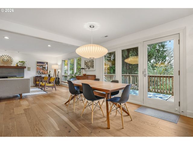 2400 Sw RICHARDSON St, Portland, OR 97239