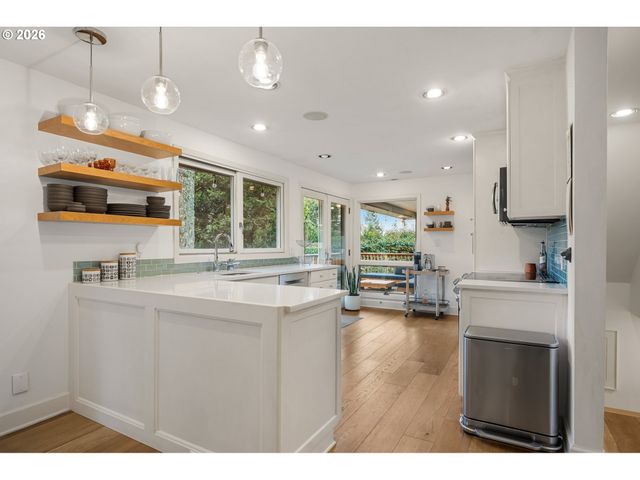 2400 Sw RICHARDSON St, Portland, OR 97239