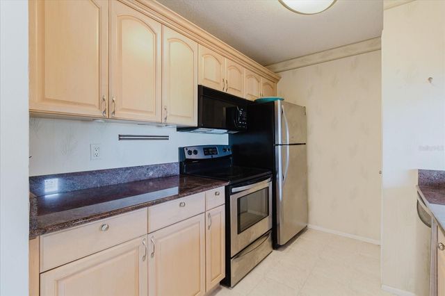 428 MOORINGS COVE DRIVE 7F, Tarpon Springs, FL 34689