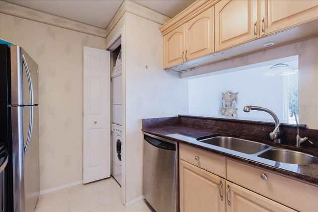 428 MOORINGS COVE DRIVE 7F, Tarpon Springs, FL 34689