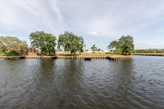 428 MOORINGS COVE DRIVE 7F, Tarpon Springs, FL 34689
