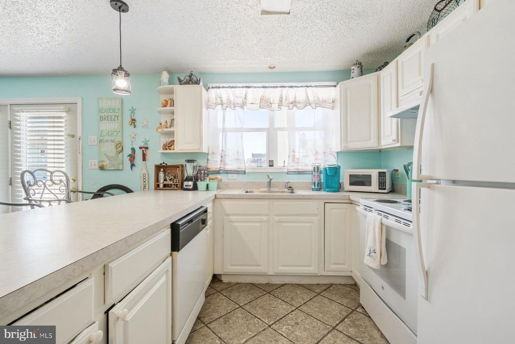 Image 10 of property listing at 207 8TH ST #103C, Ocean City, MD 21842