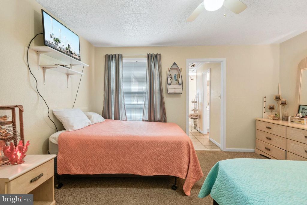 Image 17 of property listing at 207 8TH ST #103C, Ocean City, MD 21842