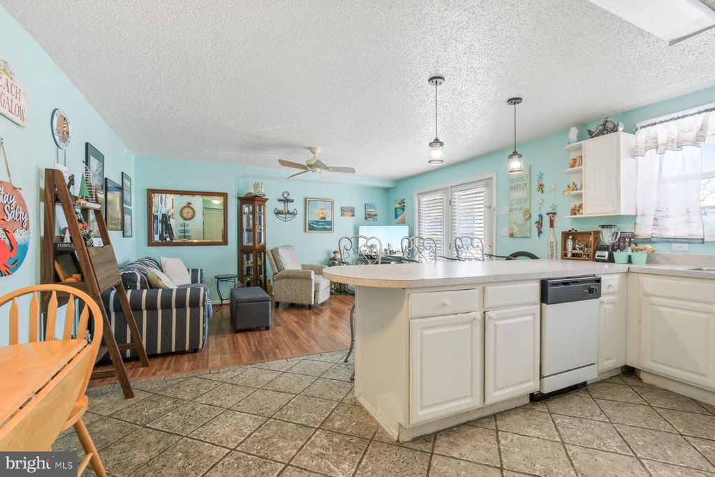 Image 7 of property listing at 207 8TH ST #103C, Ocean City, MD 21842