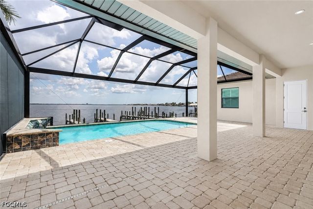 2262 SE 28th ST, Cape Coral, FL 33904